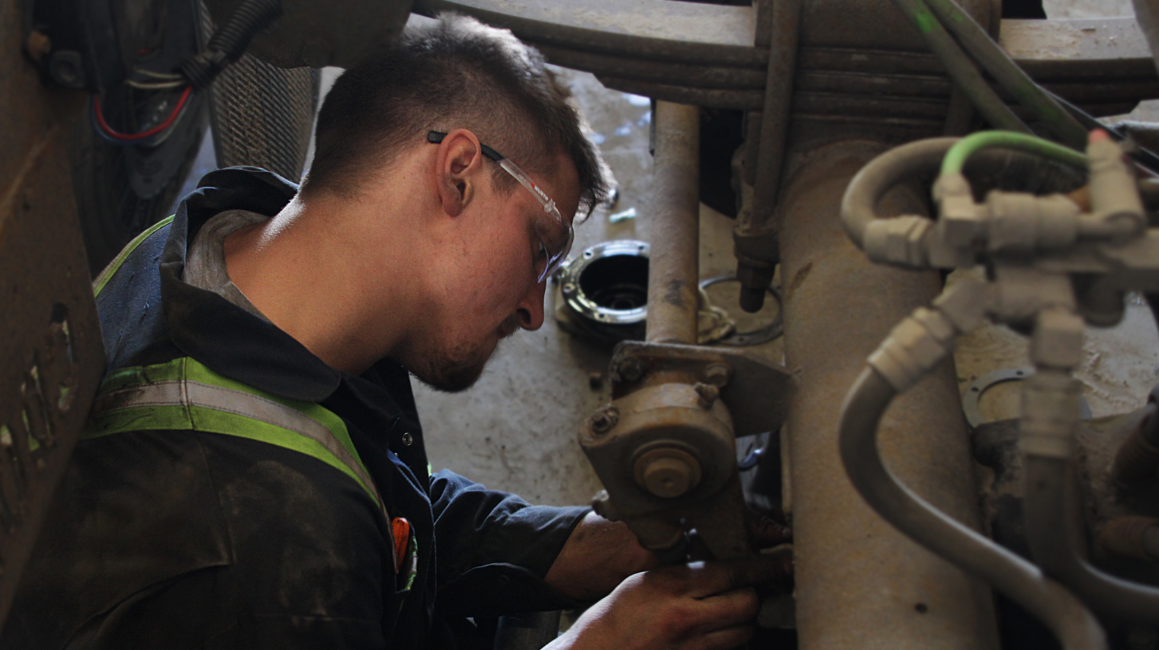 Bison Transport Heavy Duty Technician Photo